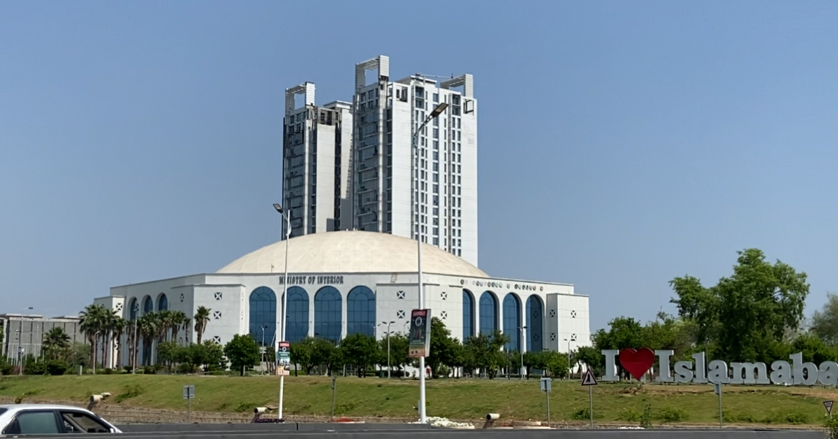 اسلام آباد کے ون کانسٹی ٹیوشن ایونیو کو کیوں خالی کروایا جا رہا ہے؟