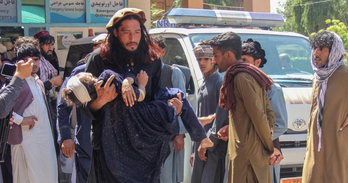 پاکستان سے واپس افغانستان آنے والے پناہ گزینوں کے ٹرک کو حادثہ، کم از کم 22 افراد جان سے گئے