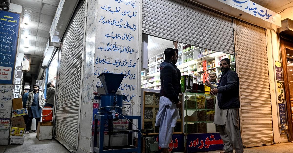 کفایت شعاری مہم: اسلام آباد میں پھر سے دکانیں، بازار رات آٹھ بجے بند کرنے کا حکم