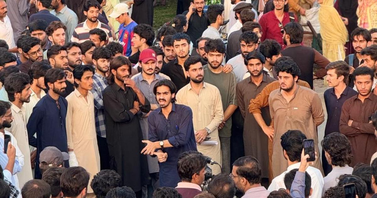 قائداعظم یونیورسٹی کے طلبہ کا مستقل وائس چانسلر کی تعیناتی کا مطالبہ