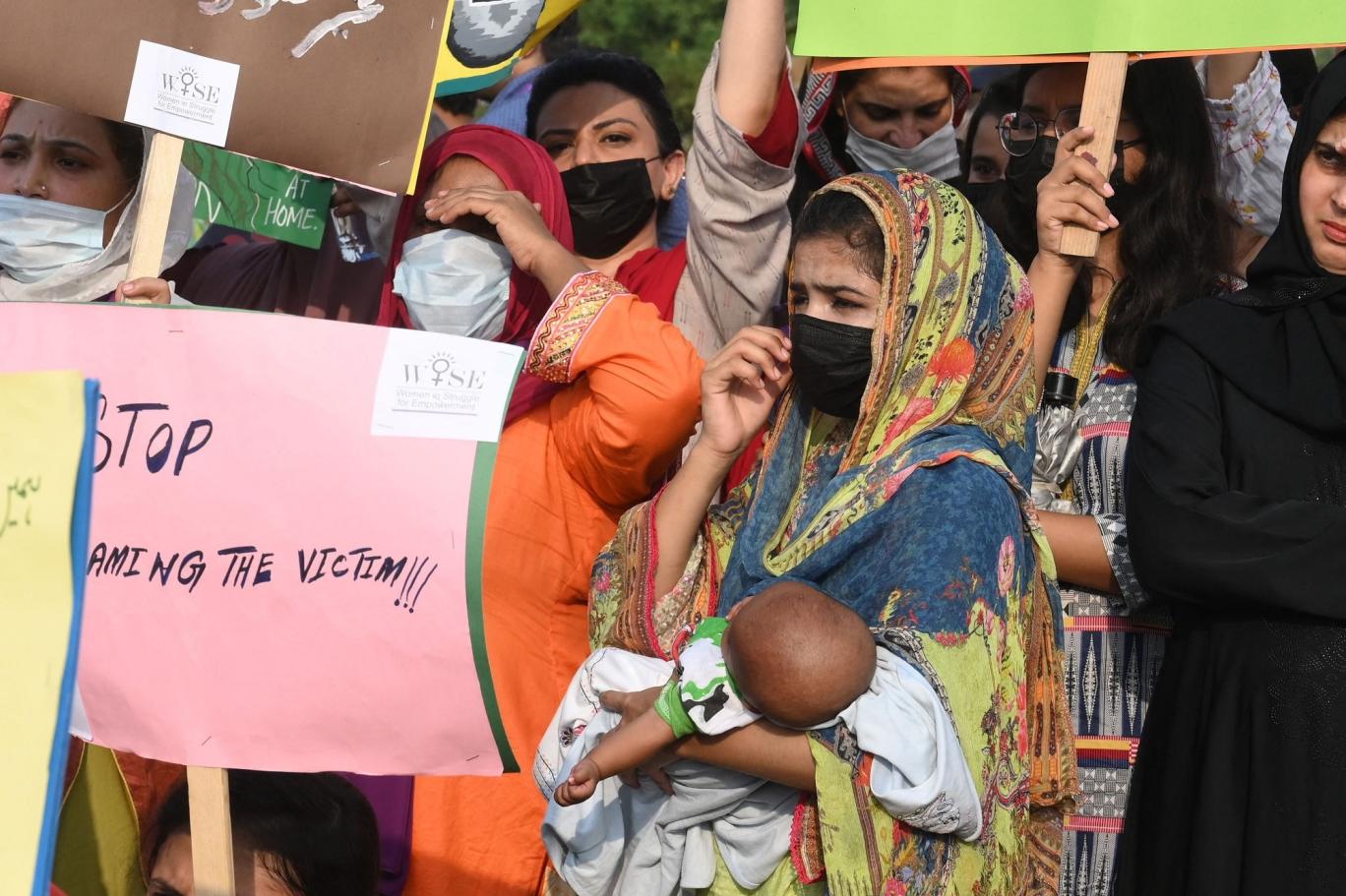 خواتین پر تشدد، مرد کیا کرسکتے ہیں؟ Independent Urdu 