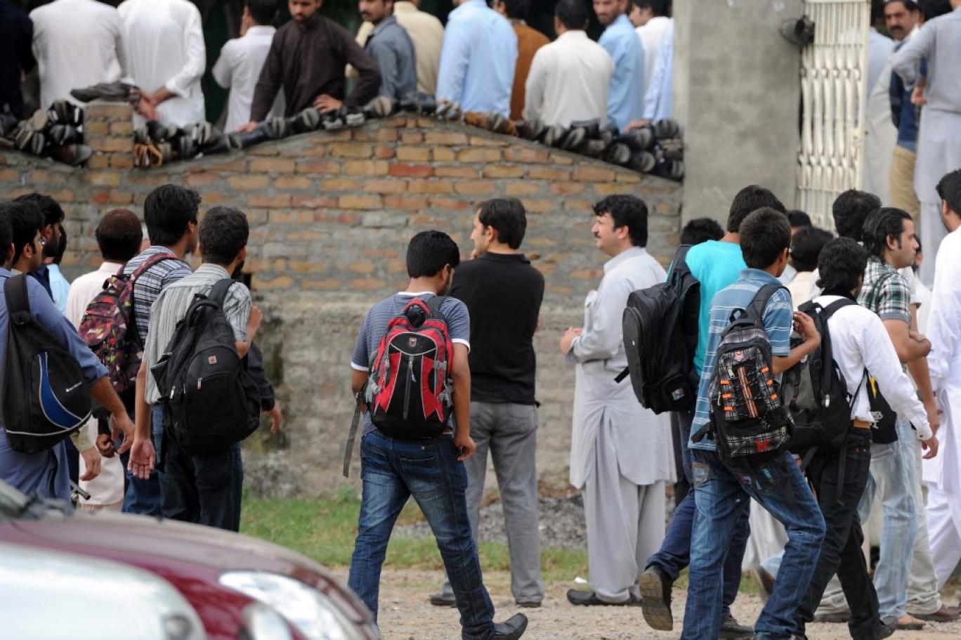 آخر اتنی مہنگی ڈگریوں کا فائدہ کیا؟ | Independent Urdu