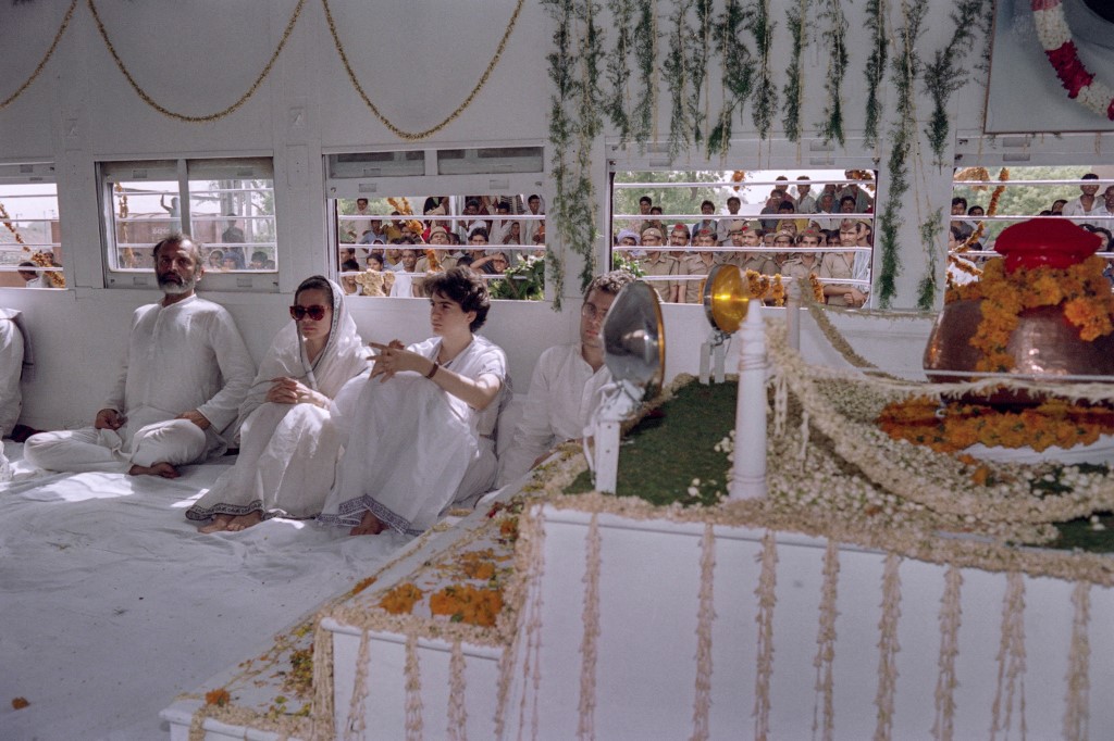 RajivGandhiFuneral.jpg