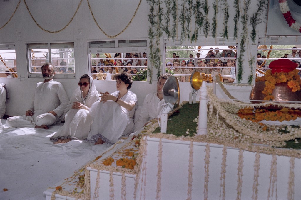 RajivGandhiFuneral.jpg