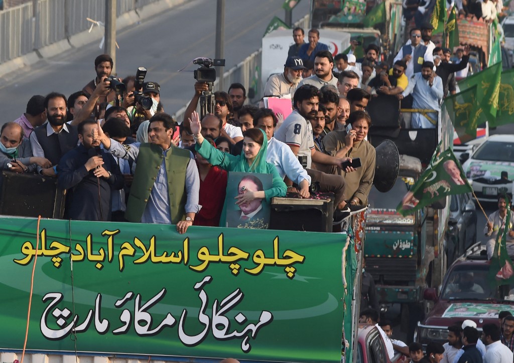 HAMZA SHAHBAZ & MARYAM _ MARCH LHR TO ISB