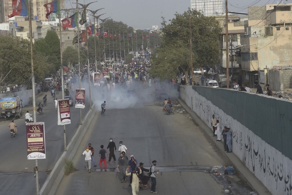 TEAR GAS_KARACHI