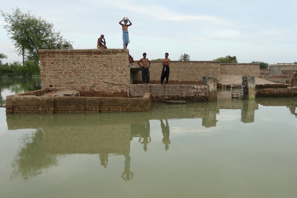 dg khan floods.jpg