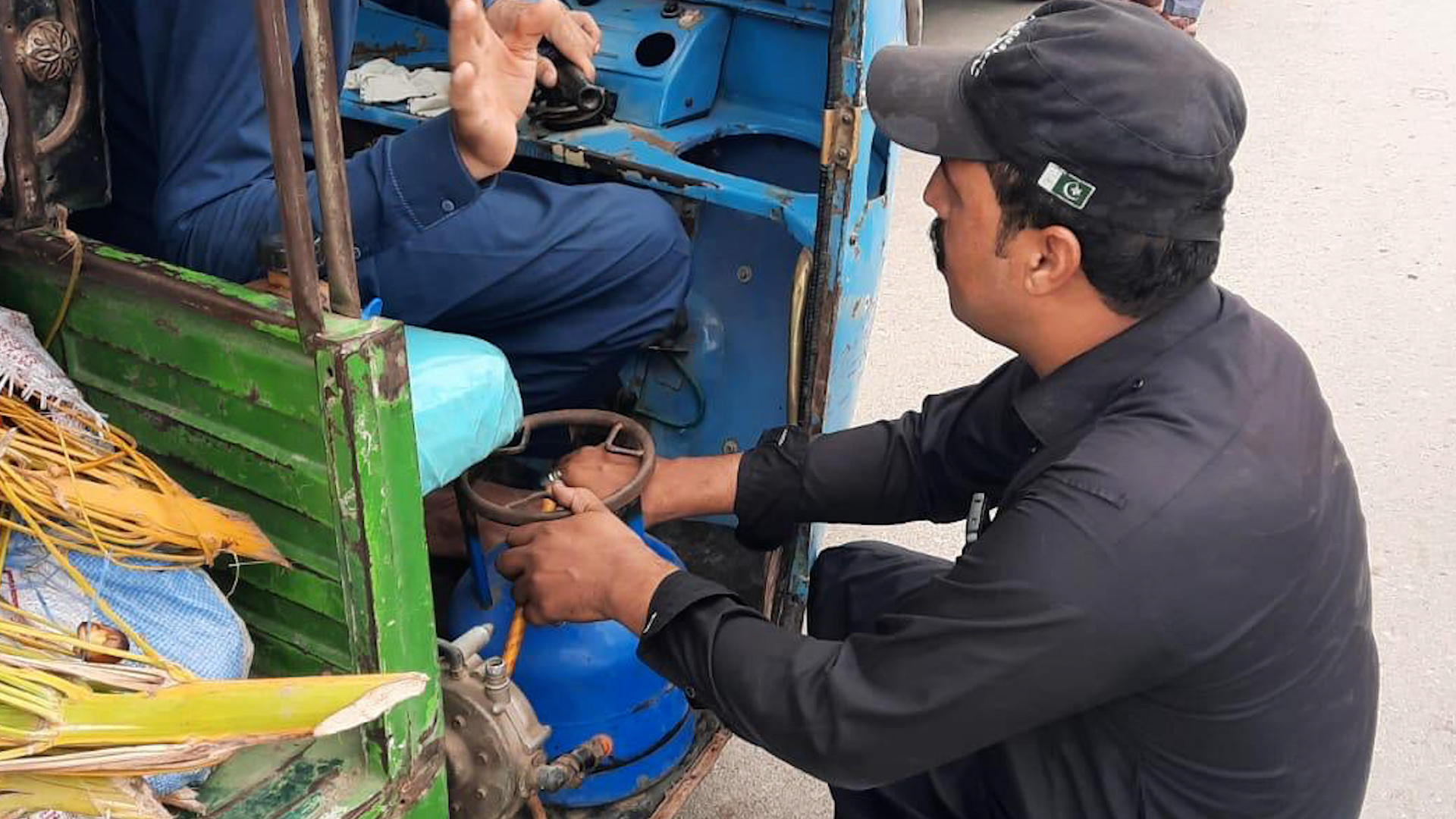 Peshawar Rikshaw Driver LPG Cylinder