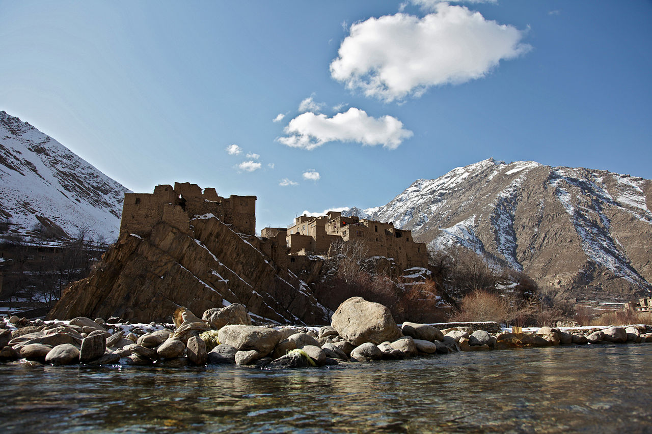 1280px-Buildings_in_Panjshir_Province,_Afghanistan.jpeg