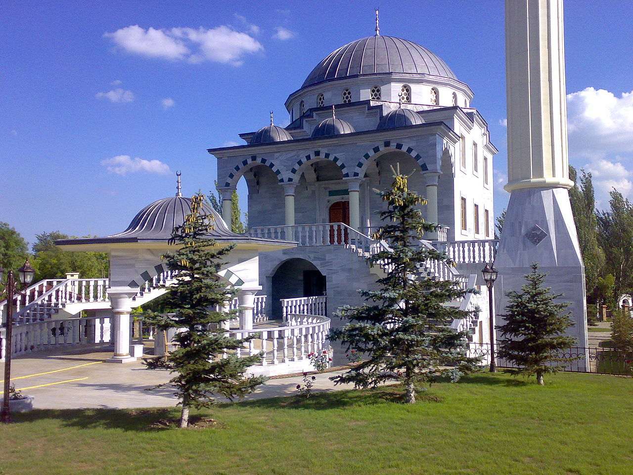 1280px-Mosque_in_Mariupol.jpg