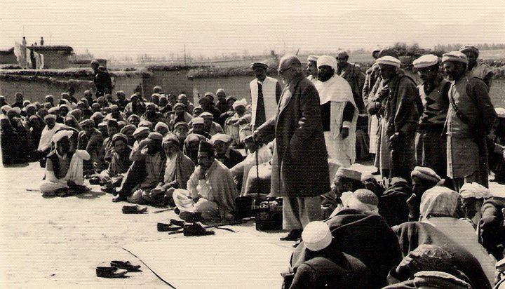 1961_–_Nawab_Abdul_Subhan_Khan,_Nawab_of_Khar_(Bajaur)_addressing_the_tribesmen_of_Bajaur_at_Khar.jpg