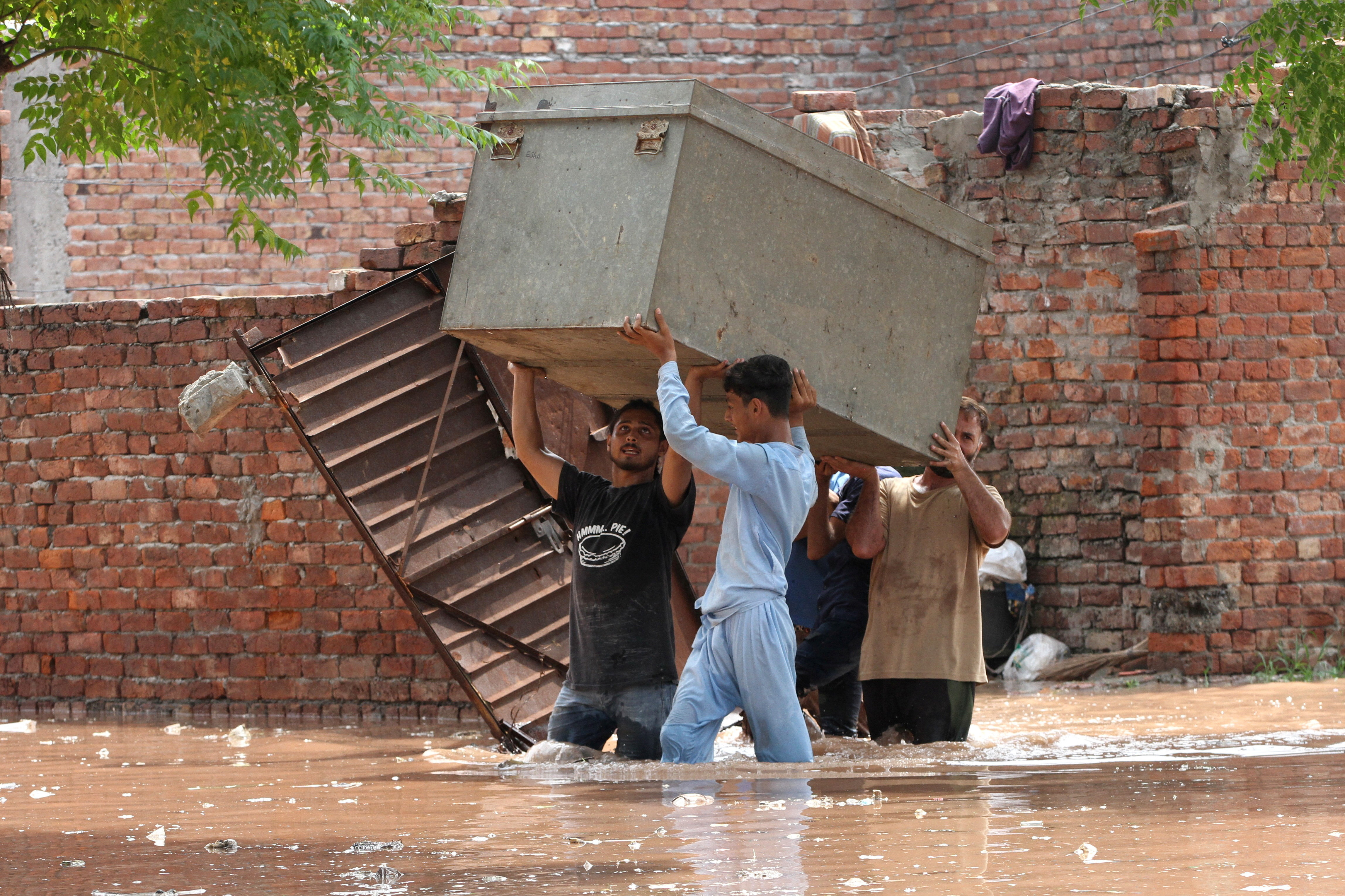 2025-08-28T142106Z_1064347985_RC2BGGA854L4_RTRMADP_3_ASIA-WEATHER-SOUTHASIA.JPG