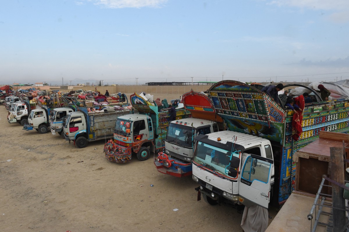 afghans on chaman border.jpg