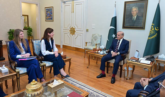PM with British minister