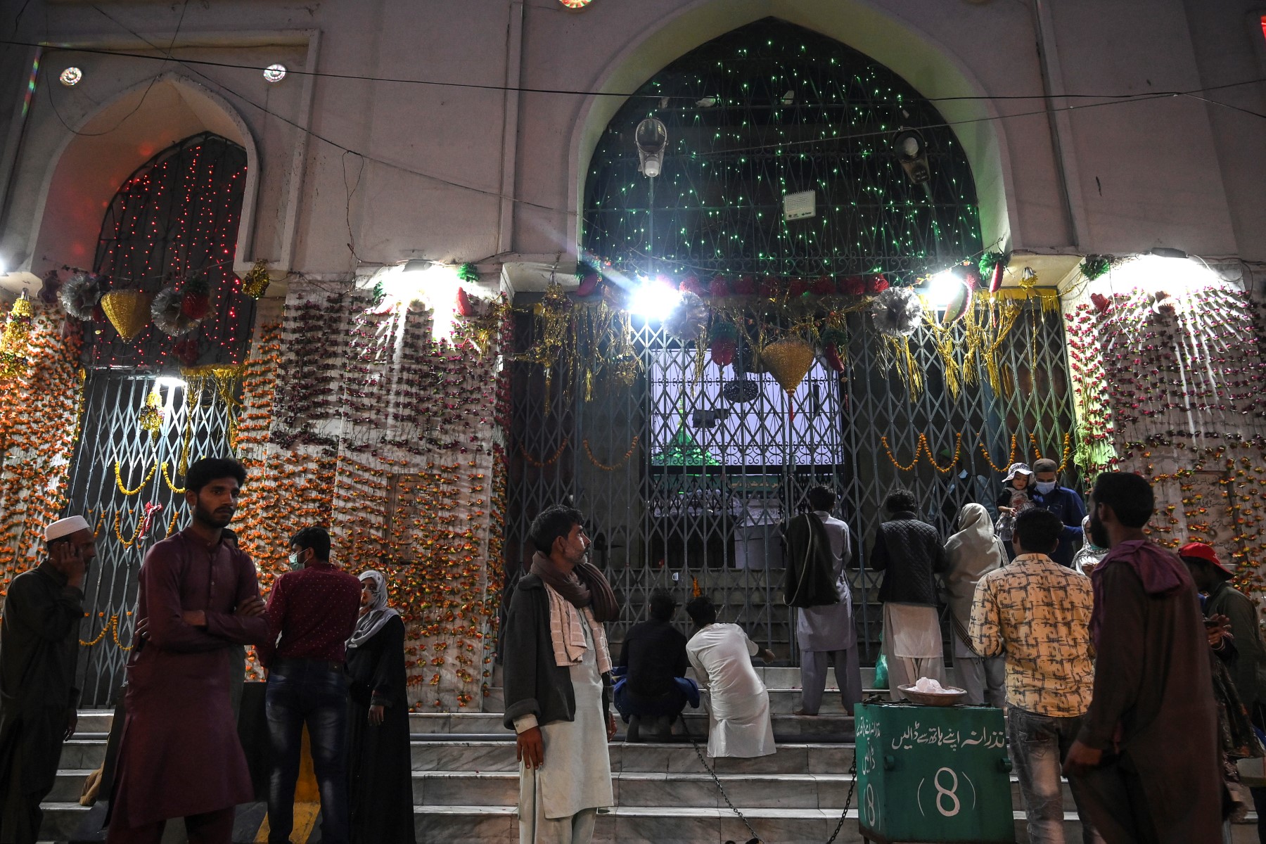 Lahore Data Darbar.jpg