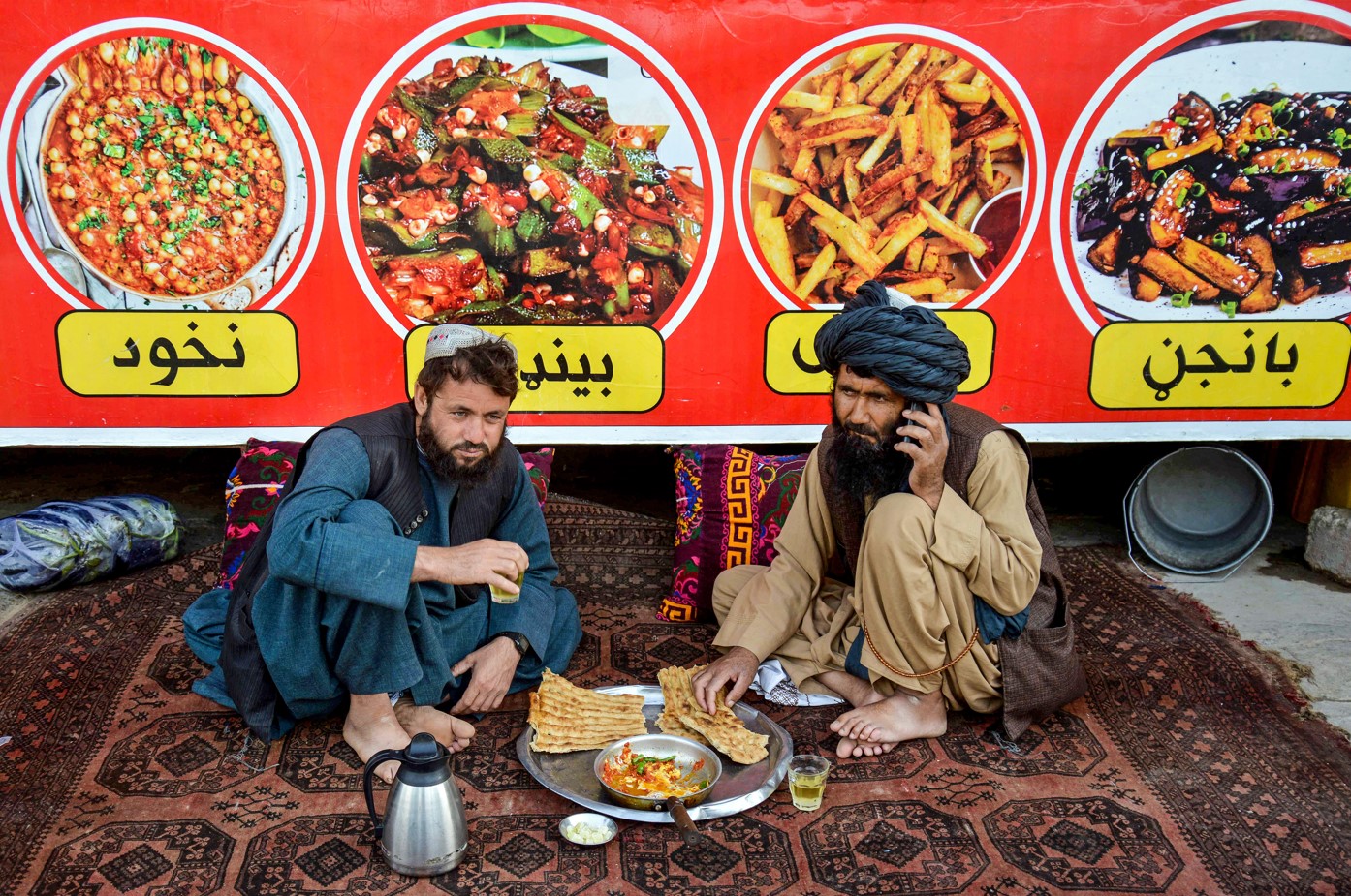 AFGHANISTAN INTERNET.jpg