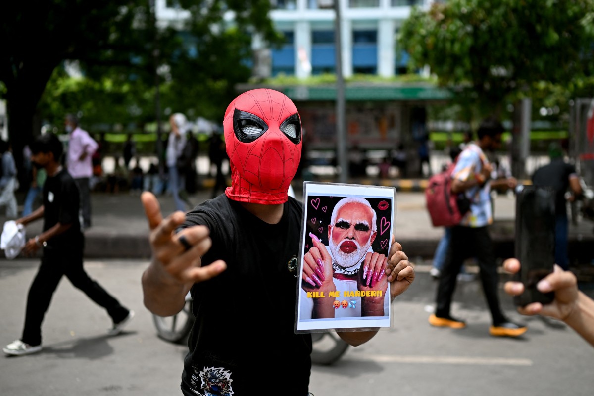 AFP_IndiaPoliticsProtestCockroachparty.jpg