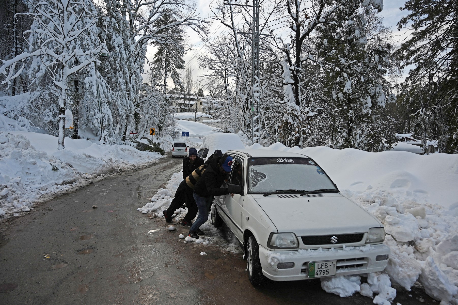 AFP__20220109__9VU7L4__v1__MidRes__PakistanWeather.jpg