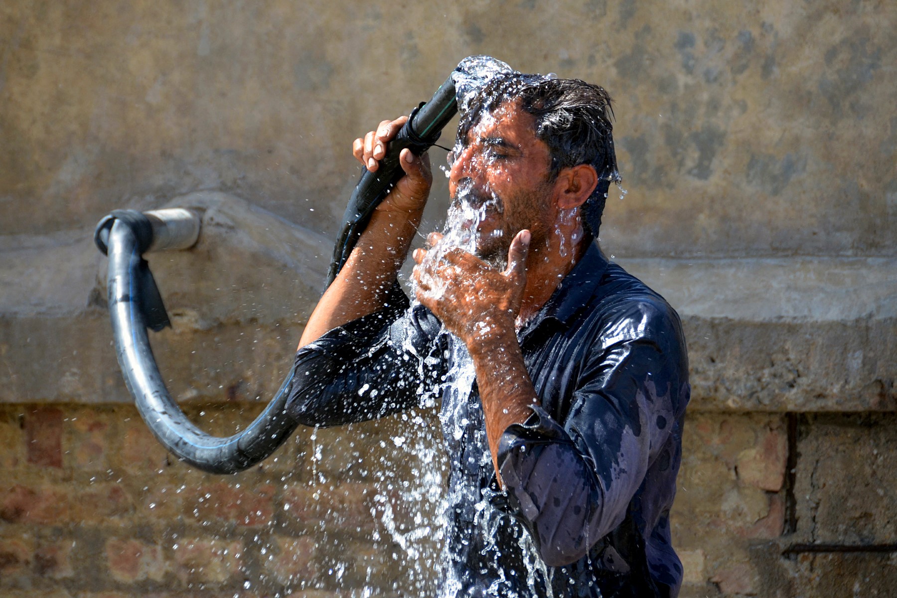 AFP__20240530__34UB22T__v1__Preview__PakistanWeatherHeat.jpg