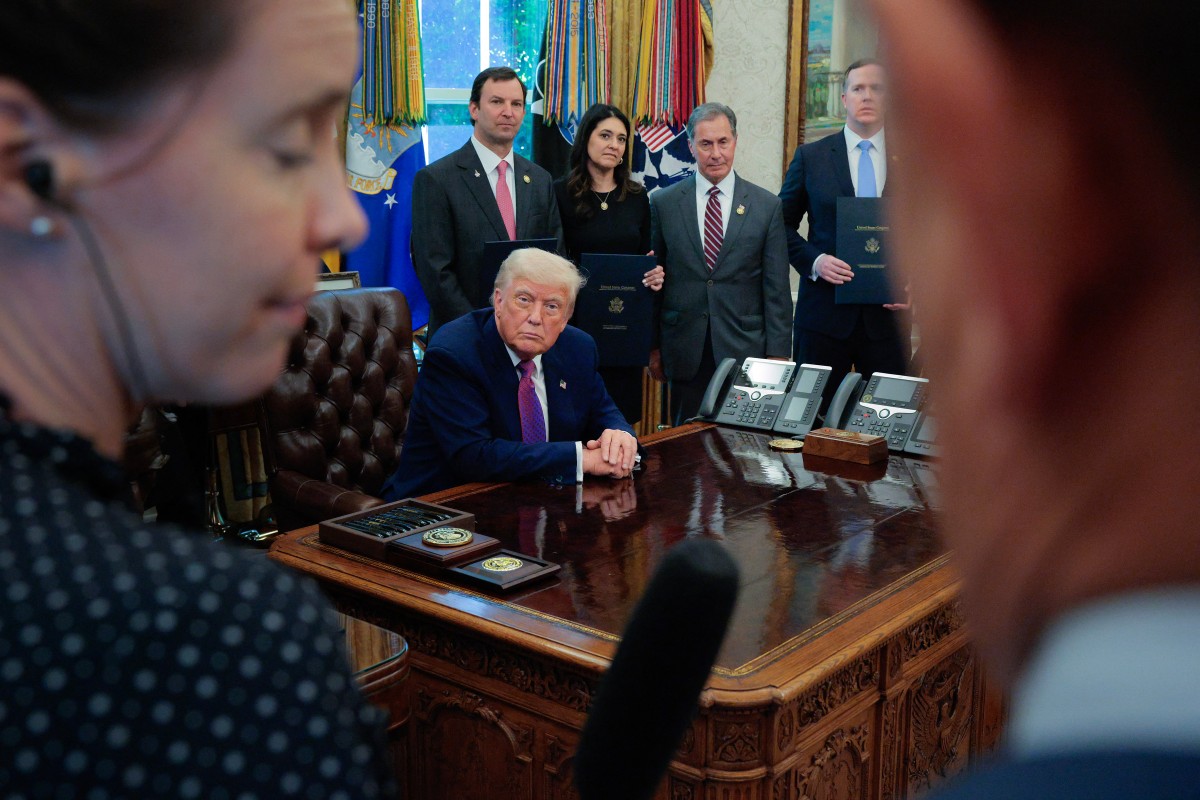 AFP__20250509__2214279490__v1__Preview__PresidentTrumpSignsExecutiveOrdersInTheOvalO.jpg