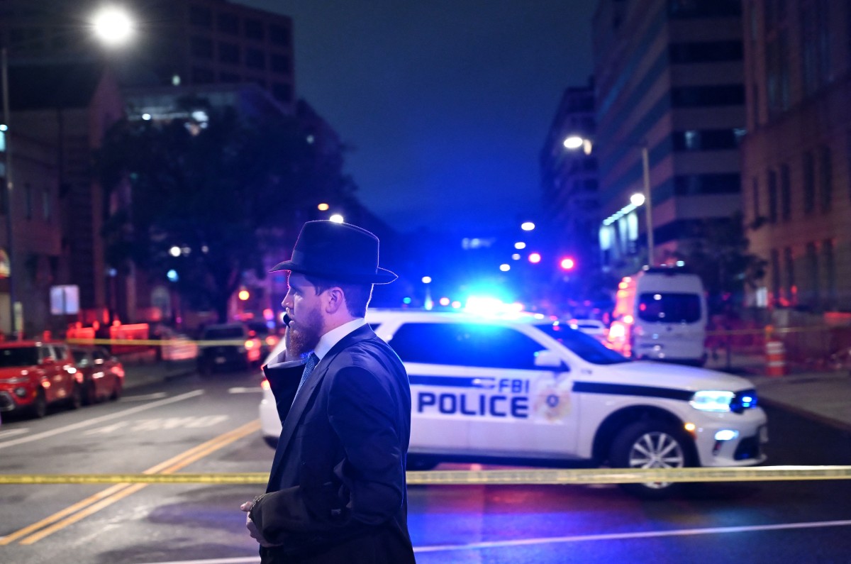  Two Shot Dead Outside Jewish Museum In Washington.