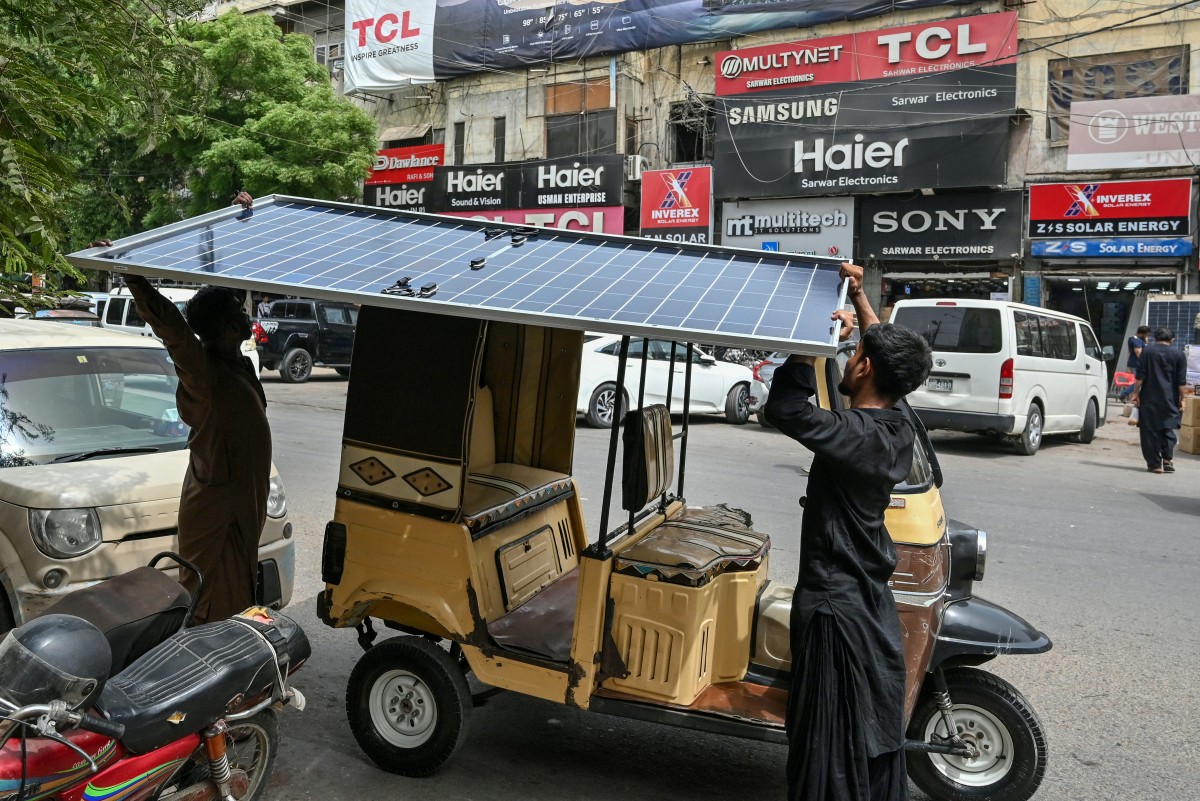AFP__20250716__64MY969__v1__MidRes__PakistanEnergySolar.jpg