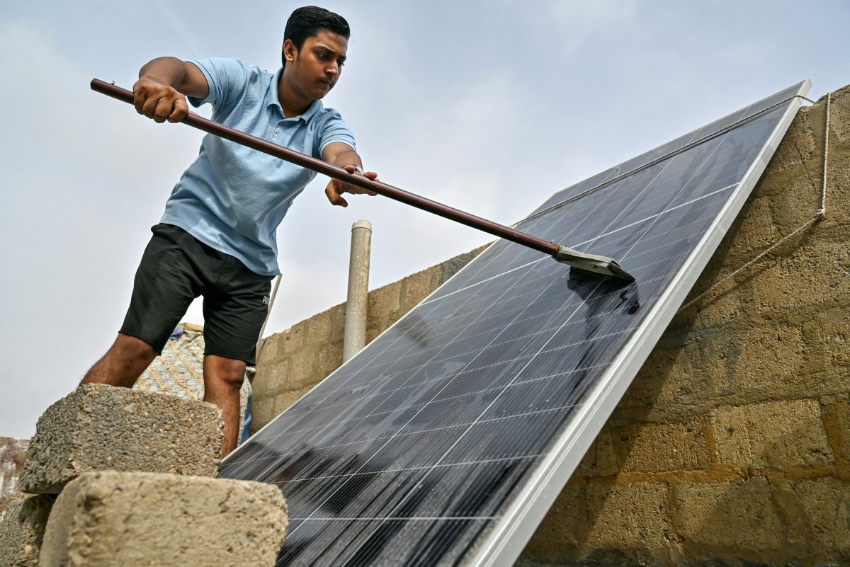 AFP__20250716__64N289E__v1__MidRes__PakistanEnergySolar.jpg