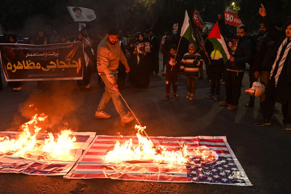 AFP__20260111__92BY3NR__v1__MidRes__PakistanUsIranPoliticsProtest.jpg