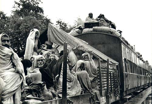 A_refugee_train,_Punjab,_1947.jpg