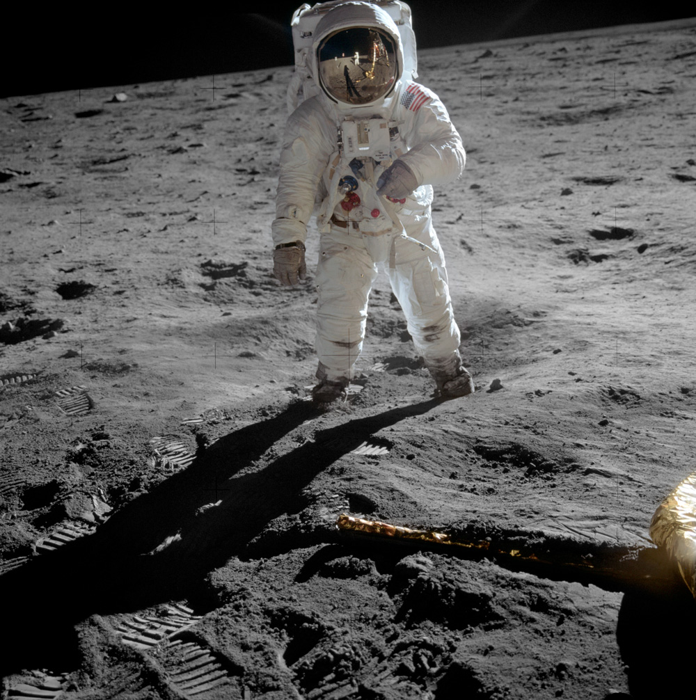 Aldrin_Apollo_11_original.jpg