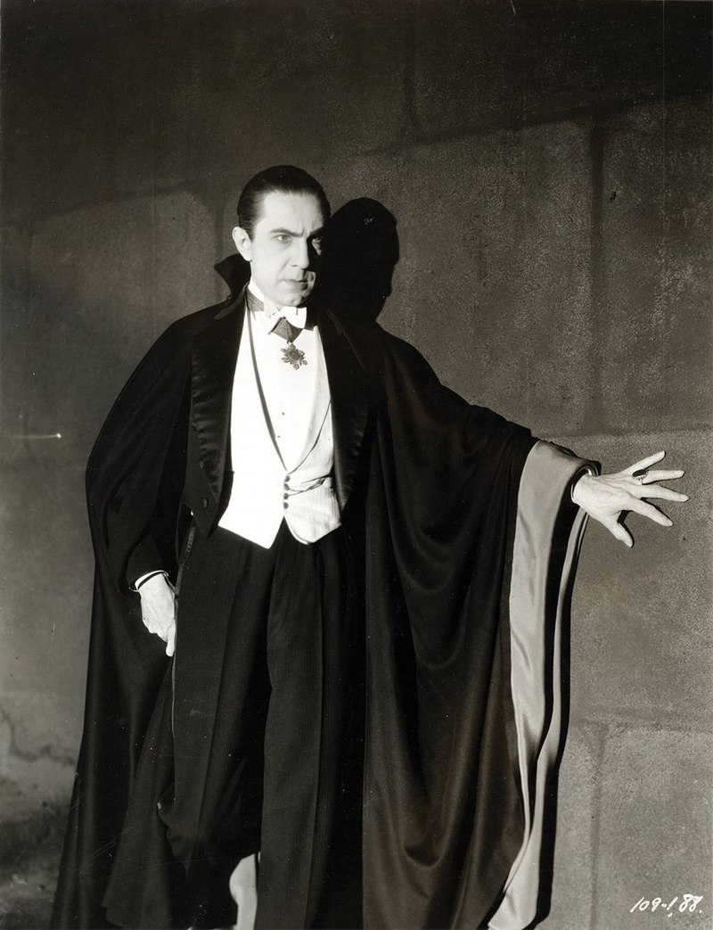 Bela_Lugosi_as_Dracula,_anonymous_photograph_from_1931,_Universal_Studios.jpg