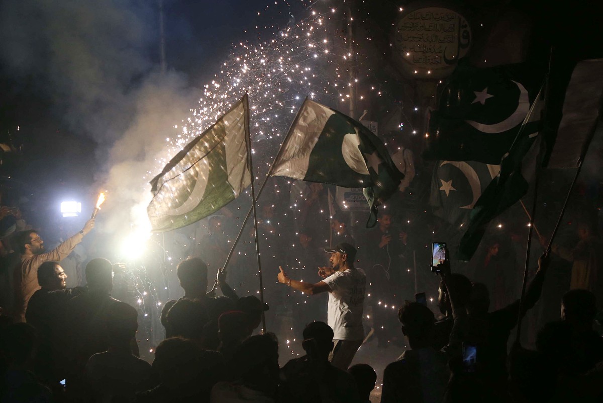 Ceasefire jubiliation pakistan.jpg
