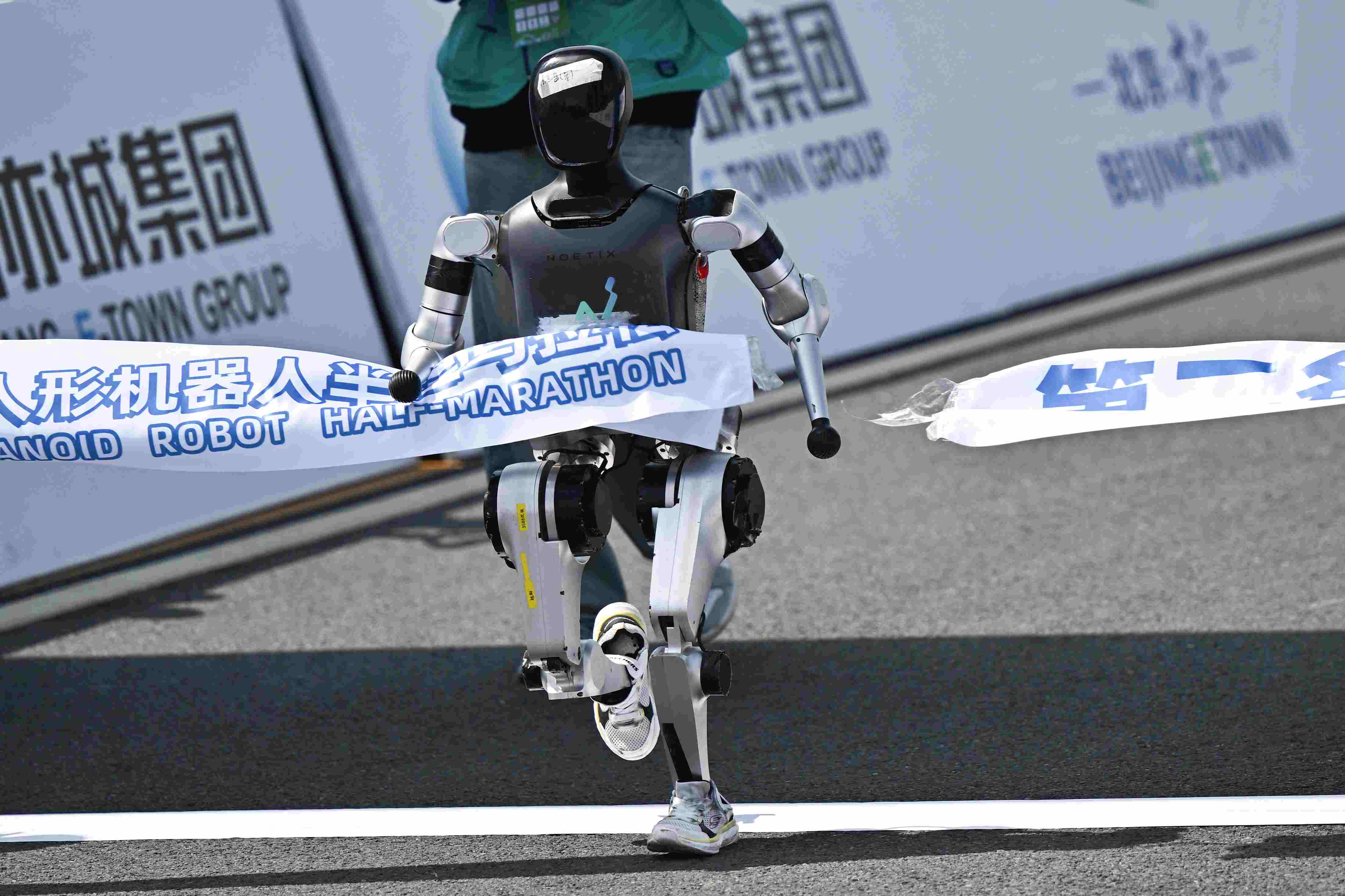 China robot 2.jpg