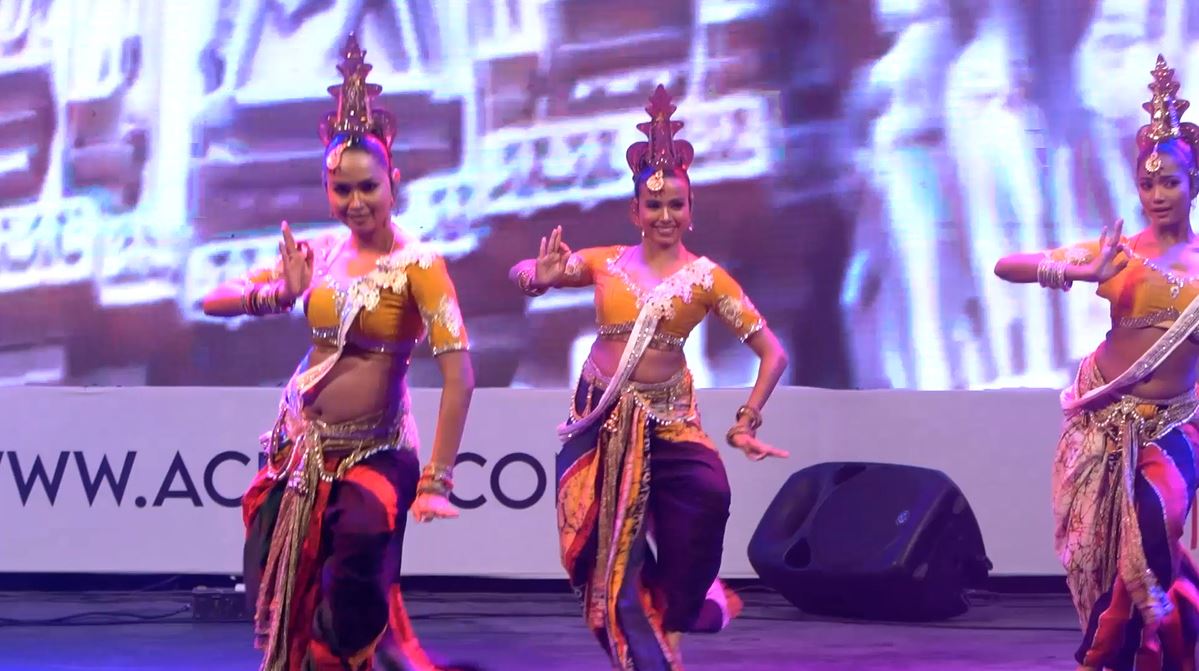 SRILANKANDANCERS.JPG