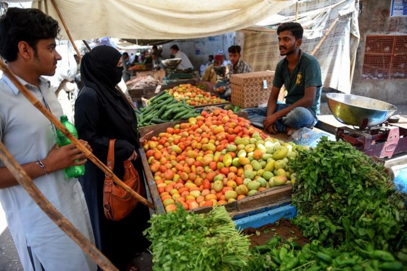 VEGETABLE VENDOR.jpg