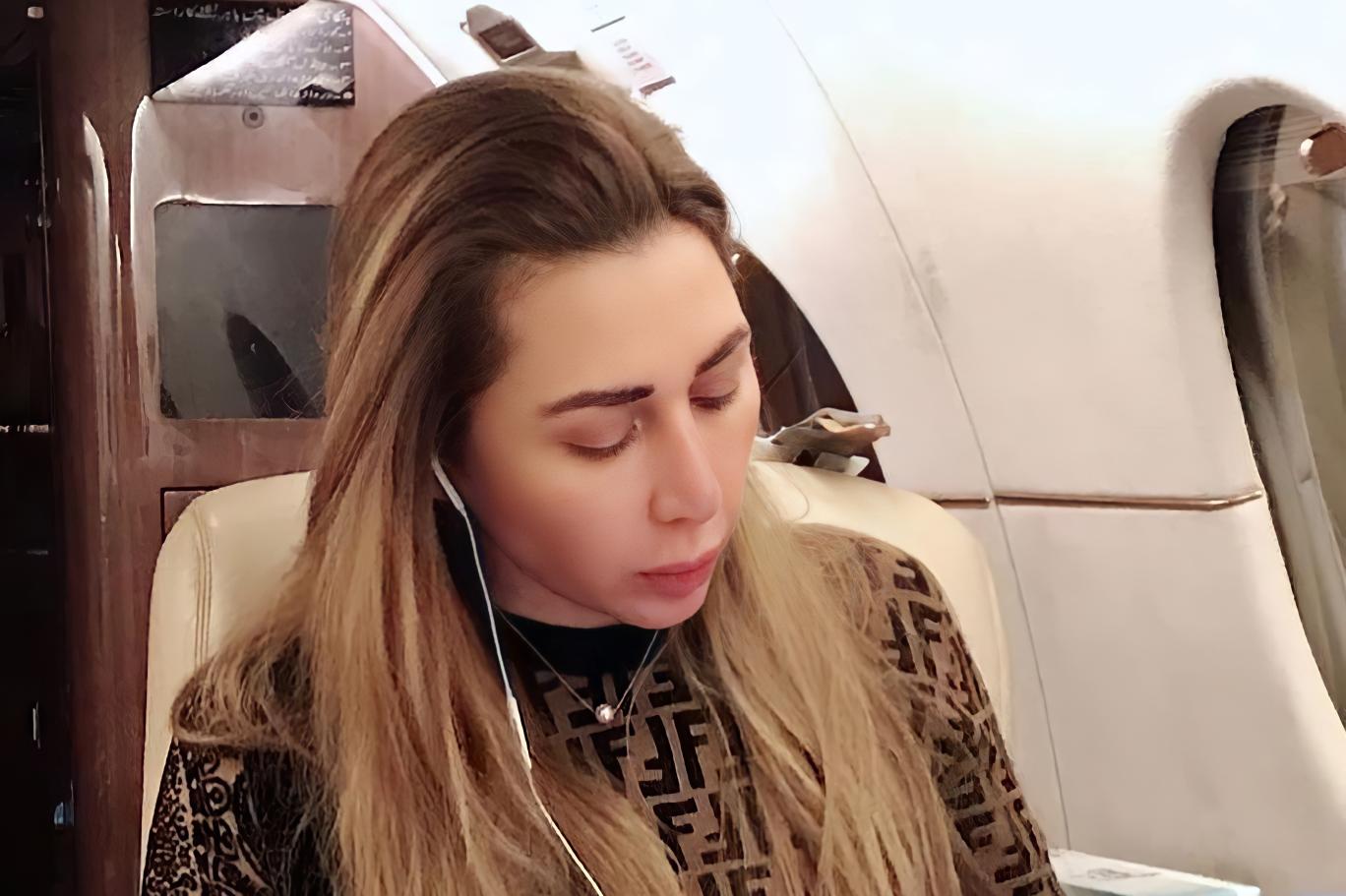 Farah Khan in Plane.jpg