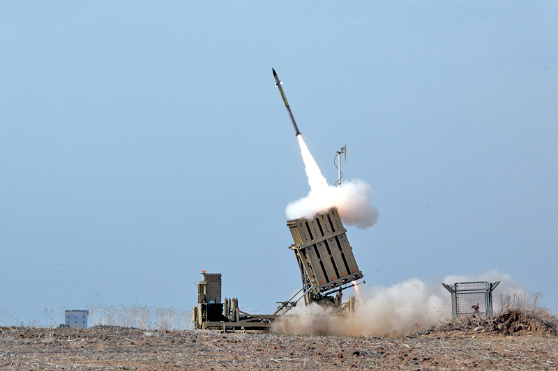 Flickr_-_Israel_Defense_Forces_-_Iron_Dome_Intercepts_Rockets_from_the_Gaza_Strip.jpg