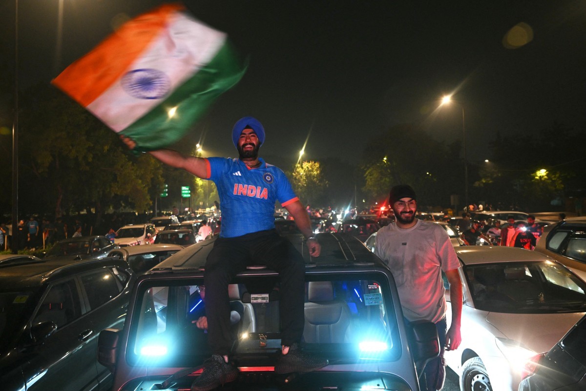 India cricket fans.jpg