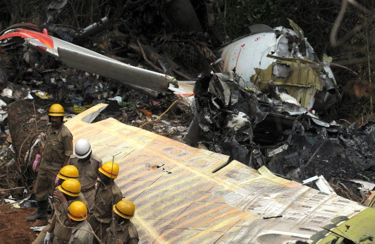 India plane crash 2.jpg