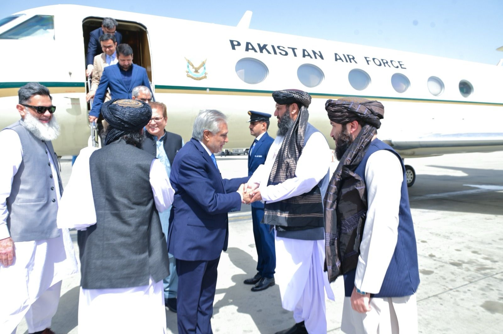 Ishaq Dar Kabul.jpg