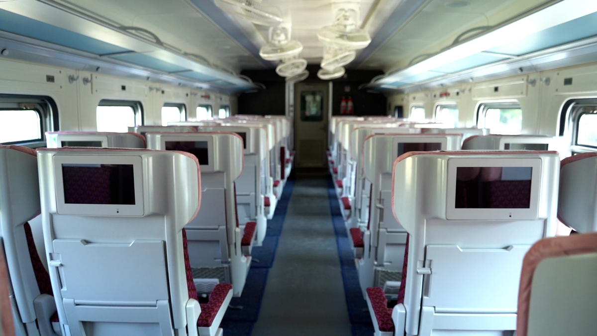 KARACHI_NEW_TRAIN_COACHES.00_00_26_06.Still001.jpg