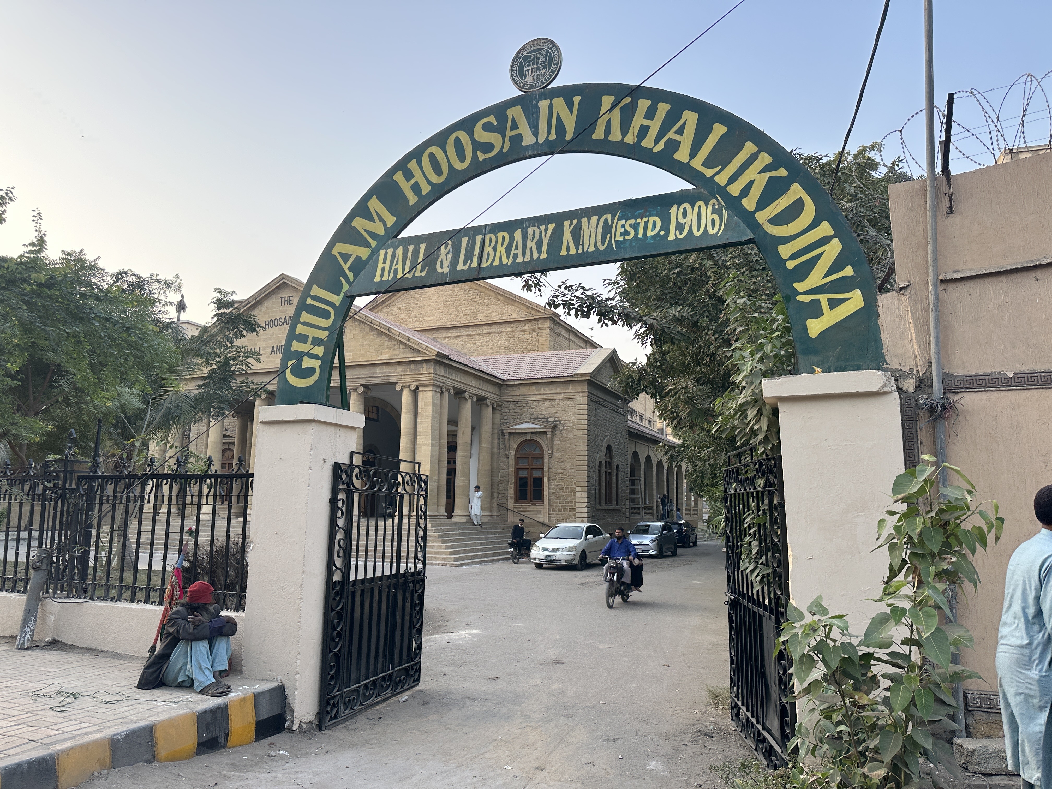 Karachi_Khalikdina_hallfrontgate.jpeg