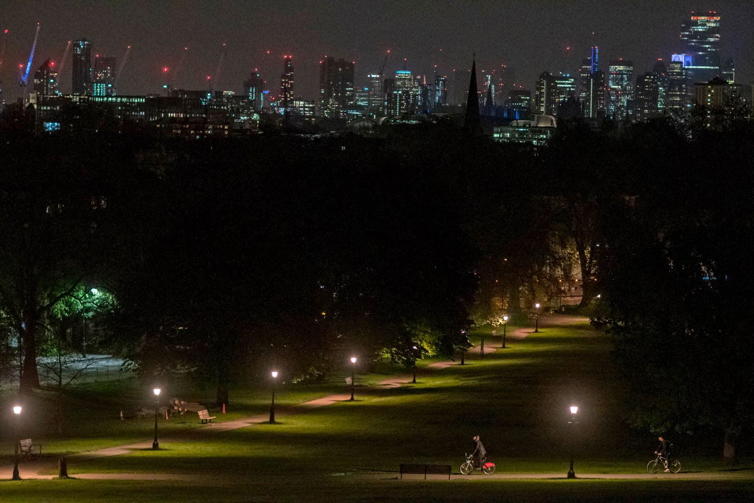 LONDONNIGHT(AFP).JPG