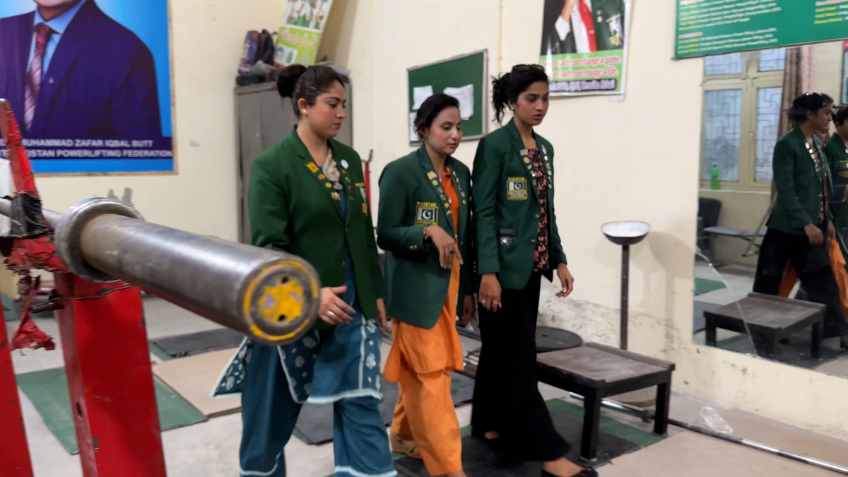 Lahore_Powerlifter_Sisters.jpg