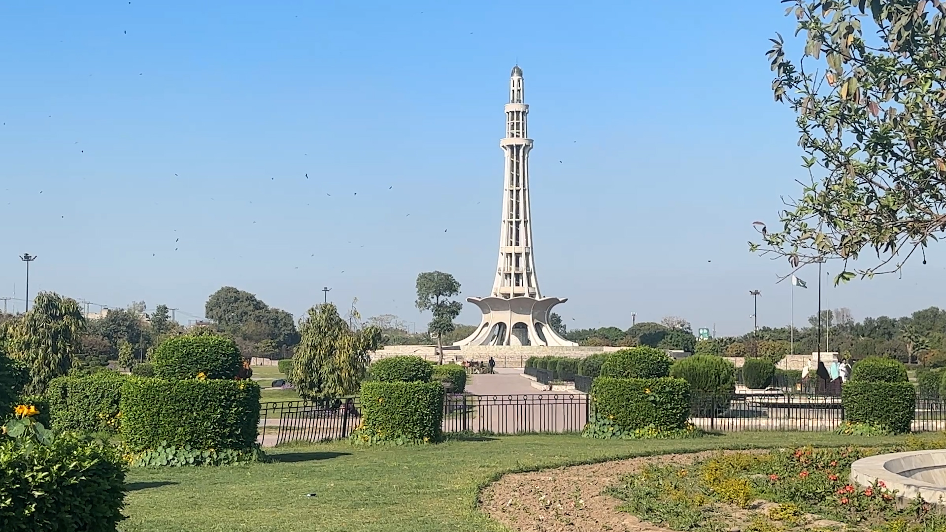 MINAR PAKISTAN LAHOPRE.jpg
