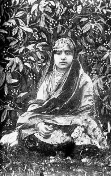 Malika_Pukhraj_(1912-2004)_in_1920s.jpg