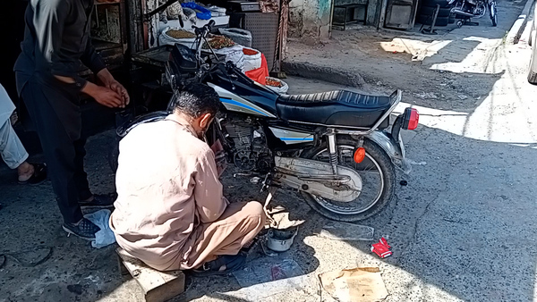 Mianwali_Nomad_Singer_-_Khalid_Ashfaq.00_20_50_10.Still007.jpg