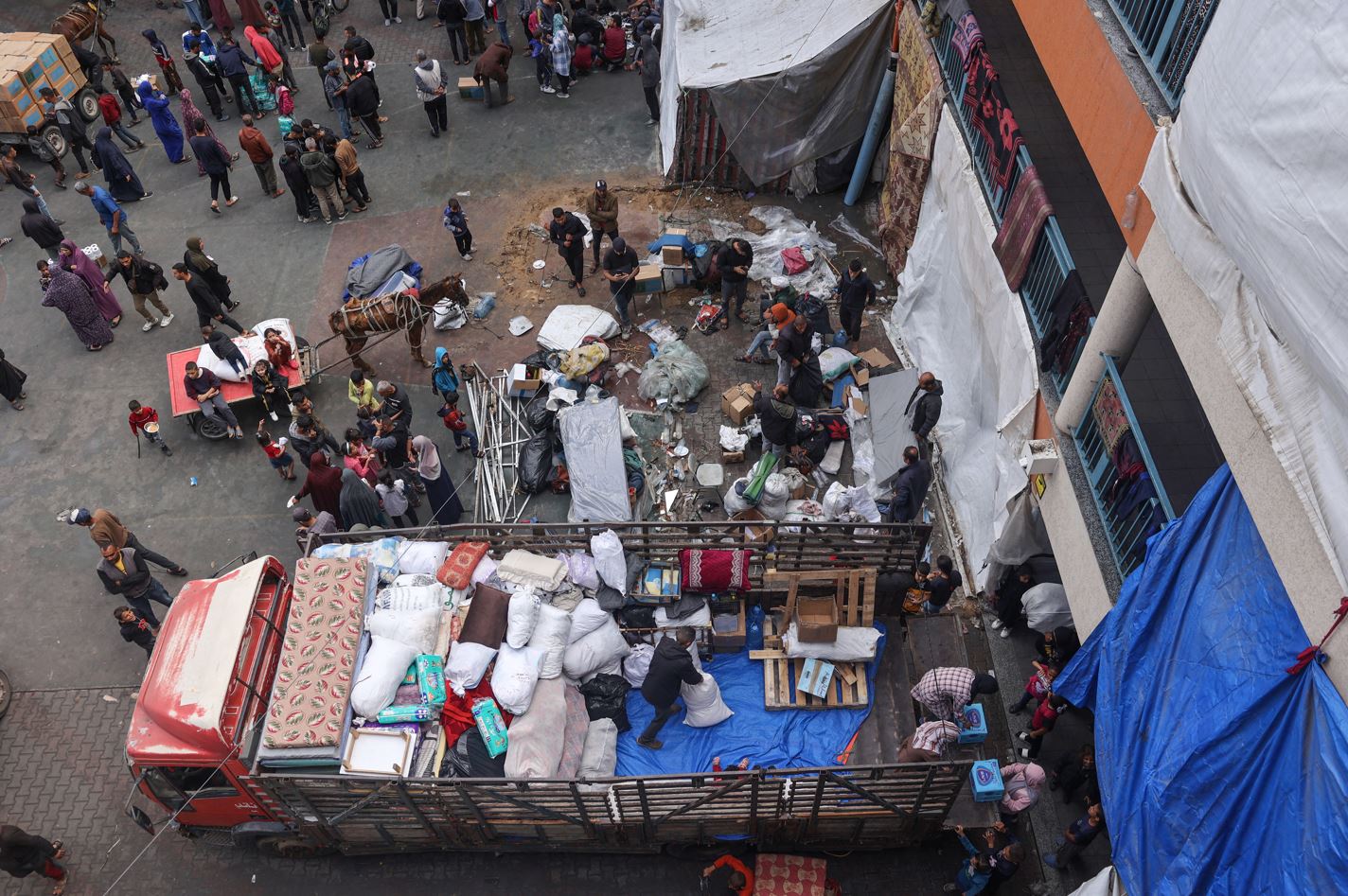 PALESTINIANS LEAVING RAFAH.JPG