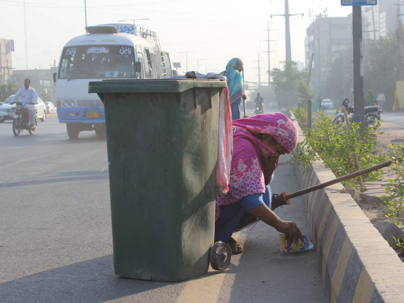 Pakistan-Worker.jpg