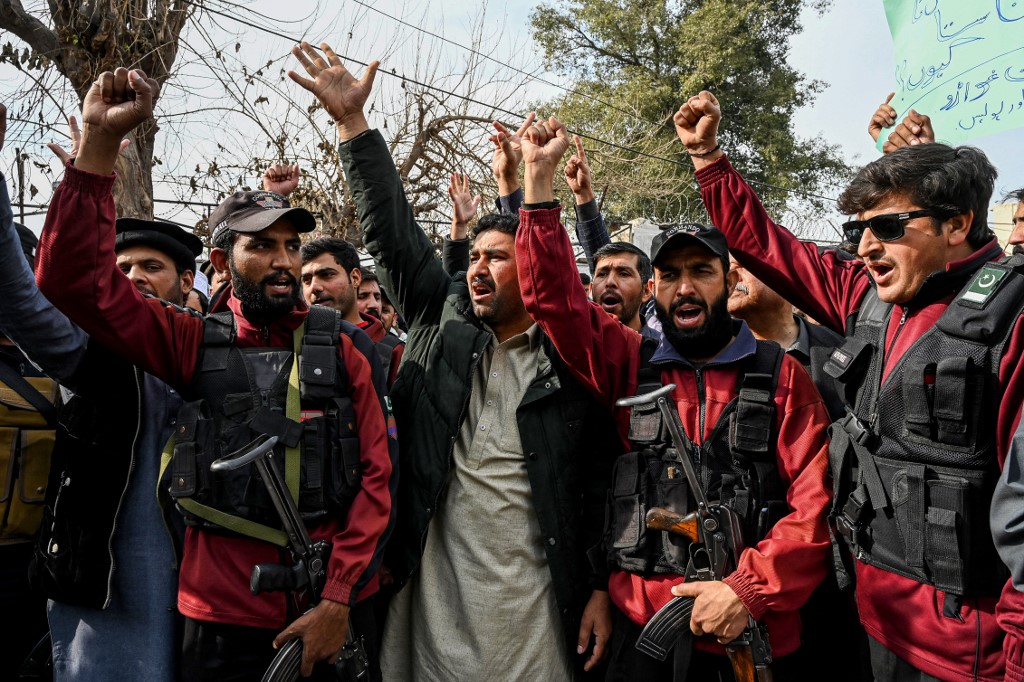 Peshawar police protest.jpg